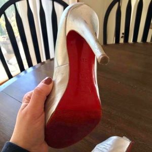 Christian Louboutin Very Prive silver peep toes